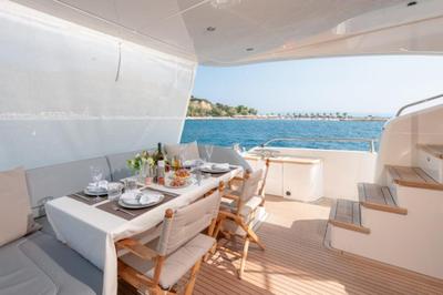 Private Yacht - Princess 72 Fly