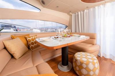 Private Yacht - Jeanneau Prestige 520 Fly