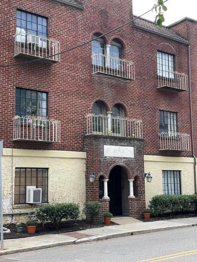 Downtown Knoxville Gem with King Bed and Free Parking