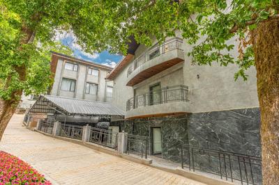 Hanric by Eight Continents, Ikshana Luxe