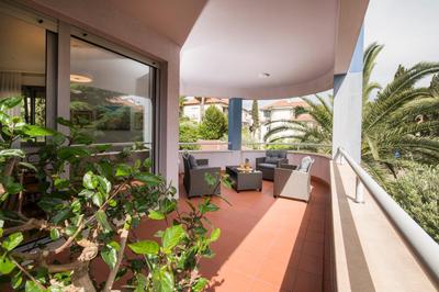 PALM TREE SUPERIOR APARTMENT - specially designed three-room apartment - top location right next to the beach and the center - beautiful terrace