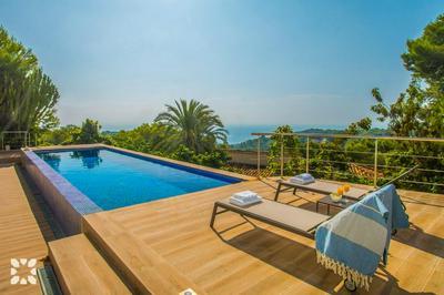 Villa La Casa Blanca by Abahana Villas