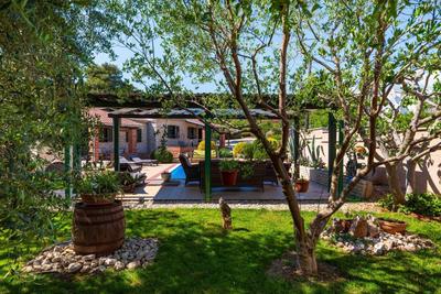 Villa Tea Estate with Private Pool and Garden