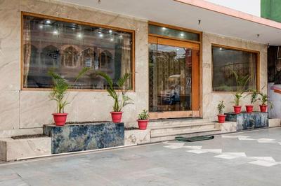 Hotel The Royal Palace - Sindhi Camp
