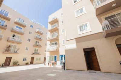 Onebed Apartment With Shared Pool And Gym !