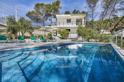 Quiet Villa in Nature near Sitges