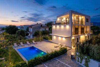 Apartmani Vila Mara M 1 heated pool