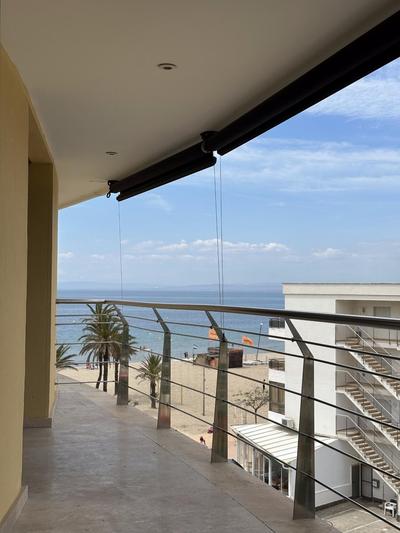 Duplex en primera línea de playa con gran terraza y piscina comunitaria