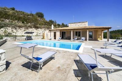 Ferienhaus in Giarratana mit Garten und Grill