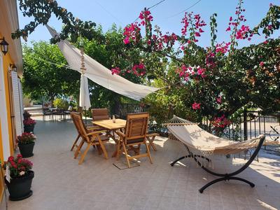 TheYellow House Fully Equipped 2BR apartment