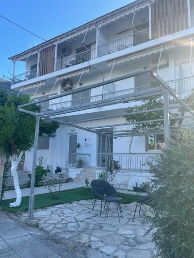 Sunshine Apartments and Rooms