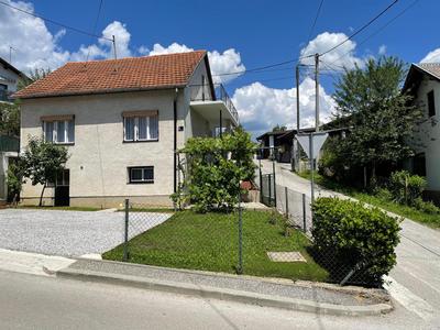 All Seasons Home Zagreb with free parking, garden and WiFi