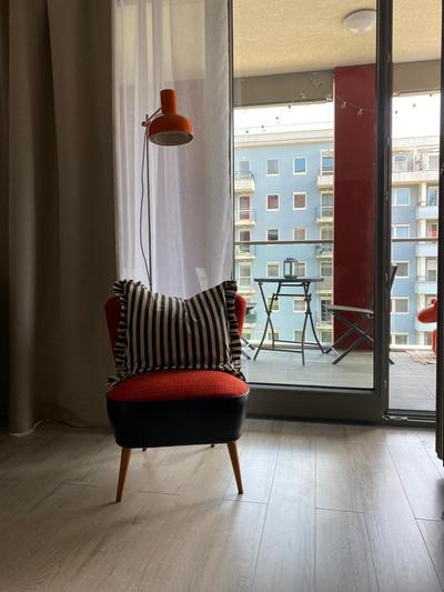 Zene Apartment Vinyl Records & Projector