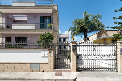 LuEDa House - Trasfertisti e Turisti