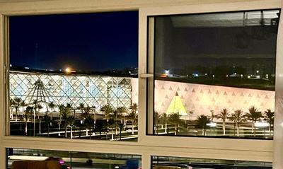 New Museum, Pyramids inn