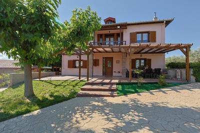 Traditional Villa Peponi