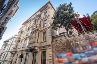 Big historical flat in Istanbul Galata