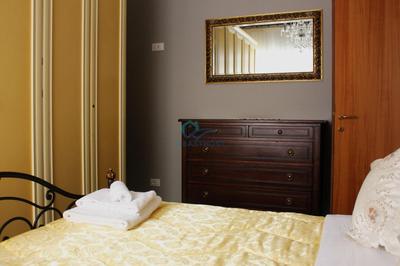 P I G N E T O Renovated Flat