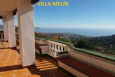 Villa Melín breathtaking views,private heated pool