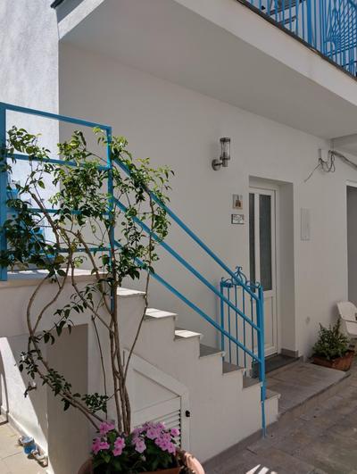 La casa di Giuliana piano terra con cucina e lavatrice