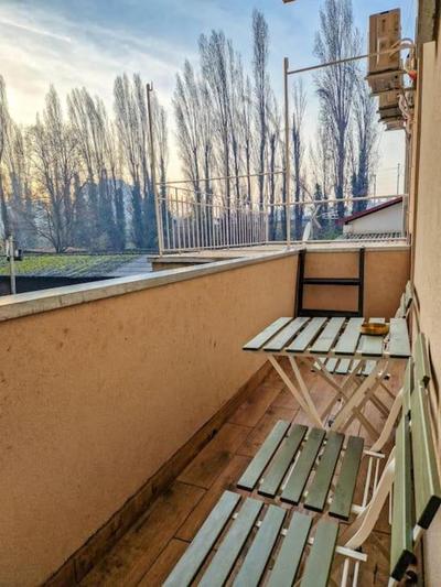 Luxurious, spacious & bright with 2 parking spots