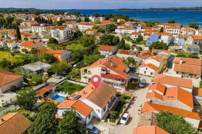 House with private pool 150 m from sea!