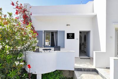 Diamond, a modern and stylish house, near the shops and restaurants in Korissia