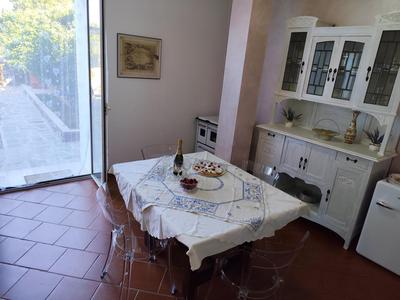 La casa di Giada, appartamento a piano terra in villetta con aria condizionata, wi-fi e parcheggio gratuito
