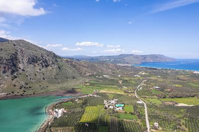 Cyan Viewpoint House near Lake Kourna
