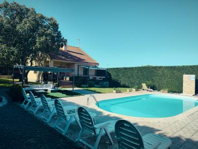 La Triqueta Casa Rural con Piscina y Barbacoa, ideal para familias y grupos