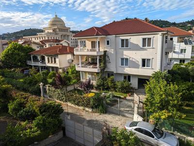 Villa with Garden & Balcony