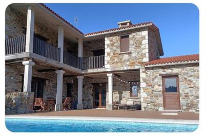 Casa rural con piscina cercana a la playa