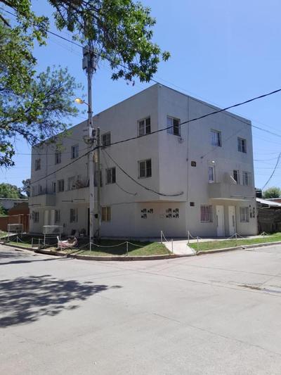 hospedaje LH primero E a 15 minutos del aeropuerto ezeiza