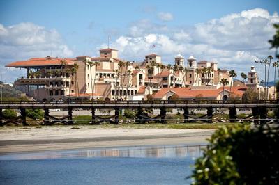 Sand Pebbles Resort - Amazing 2 Bedroom Condo Right by the Beaches & Attractions