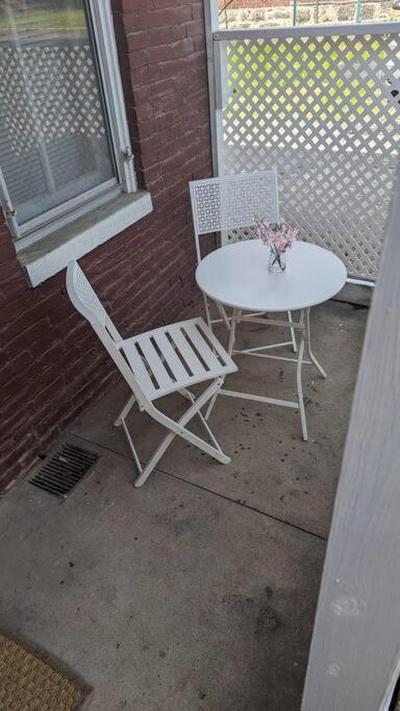 Relaxing Rustic Oasis, Unit A - 6 minute walk to Downtown! Pet-friendly & Cyclists Welcome!