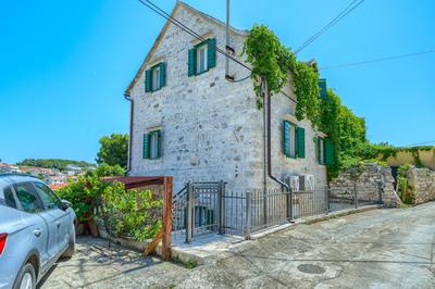 Villa Bonaca Cozy Family & Friends Retreat with Heated Pool