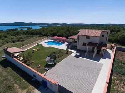 Nettes Ferienhaus In Pomer Mit Privatem Pool