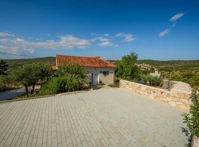 Holiday House DM
