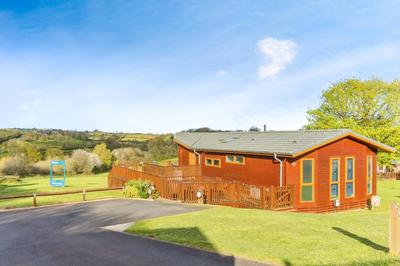 Devon Hills Holiday Park Platinum Grade Lodge 44 x 22 AC Pet Friendly Hot Tub Fantastic Location and Views
