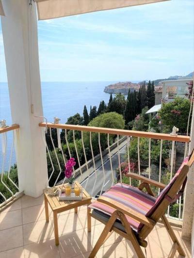 Sarah-sea view apartment in center