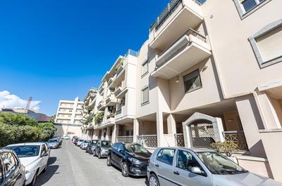 GuestHost - Comfy Apartment close to the Station with Courtyard