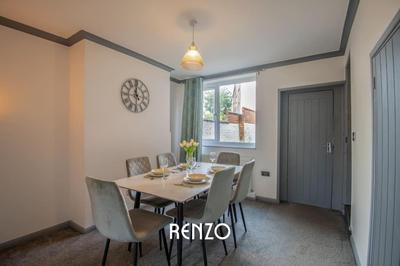 Bright and Warm Home in Lincoln by Renzo, Free Wi-Fi, Perfect for Staycations!