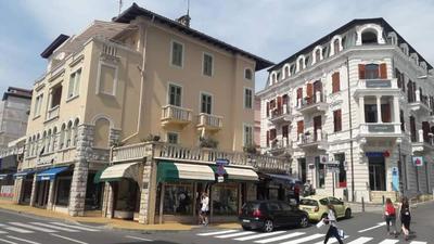 Iva, Opatija centar