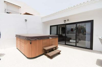 Modern 3 Bedroom Villa Jaccuzi
