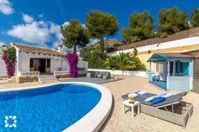 Villa Llum by Abahana Villas