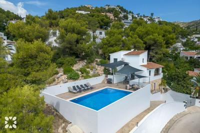 Villa Los Pasitos by Abahana Villas