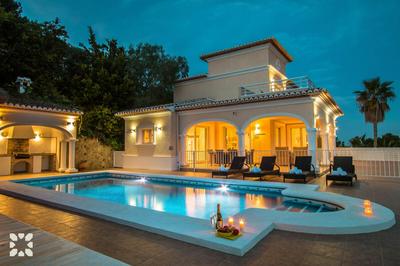 Villa Lou by Abahana Villas