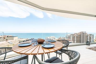 AMAZING SEA VIEWS - The Wave II, Pool and Sea View