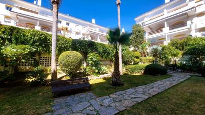 Beach and golfside apartment in Guadalmina