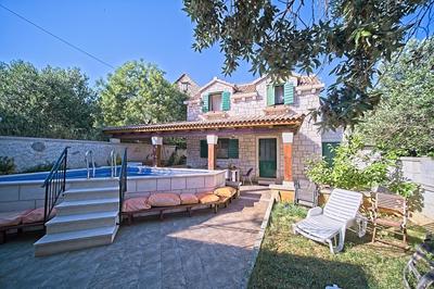 Vacation house Bepa with swimming pool
